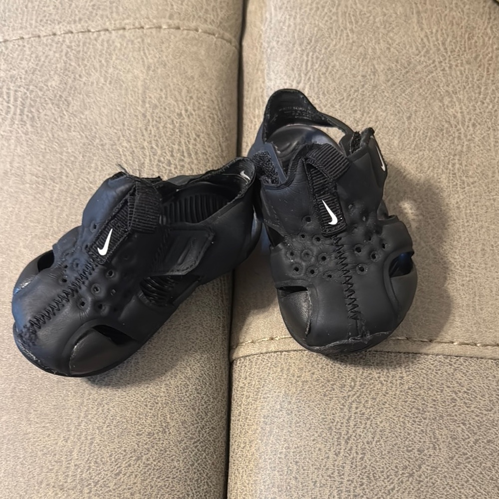 Nike Black Sandals Sporty Design Adjustable Straps